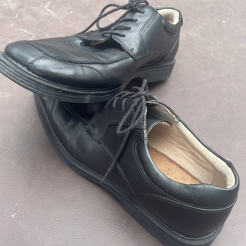 GH Bass Co black man’s size 10.5W LEATHER
